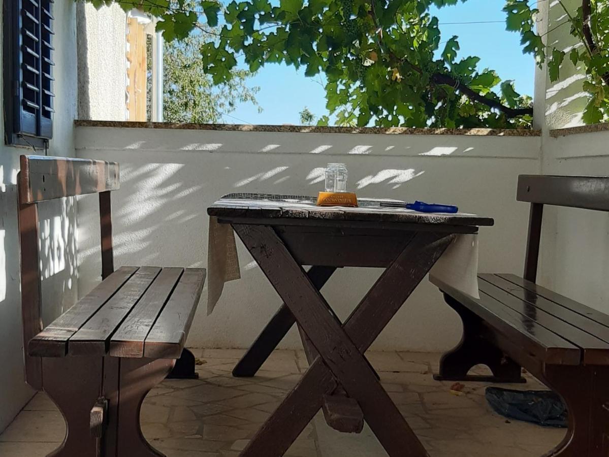 Holiday Home Loznati Крес Екстериор снимка